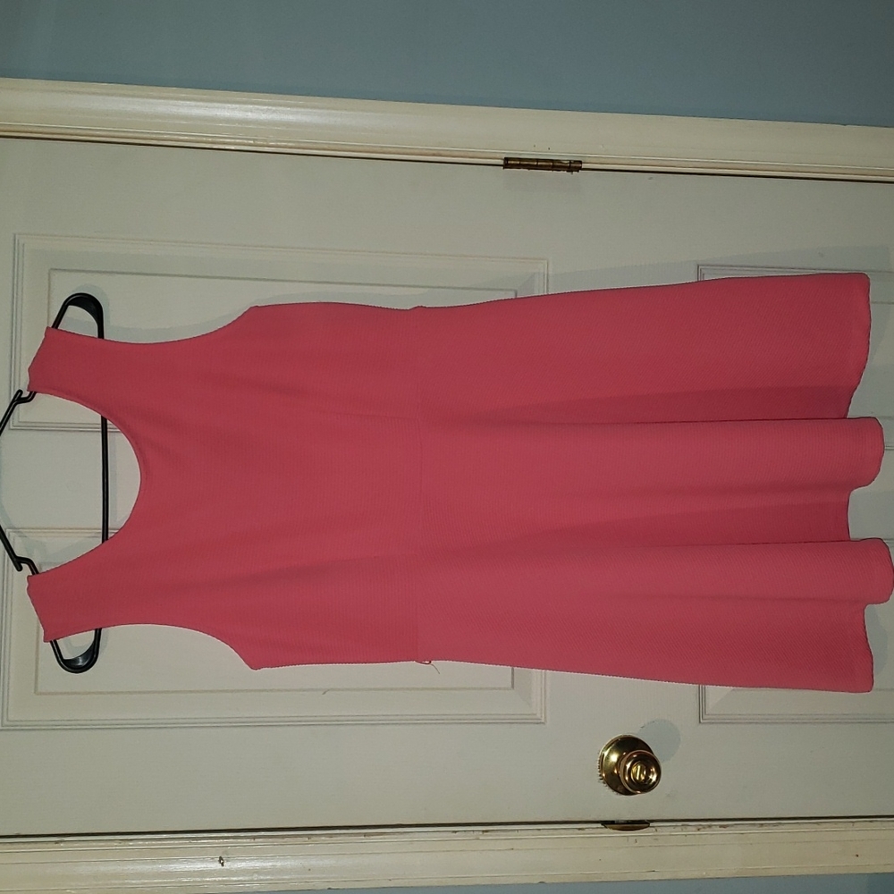 Sleeveless, ribbed dress